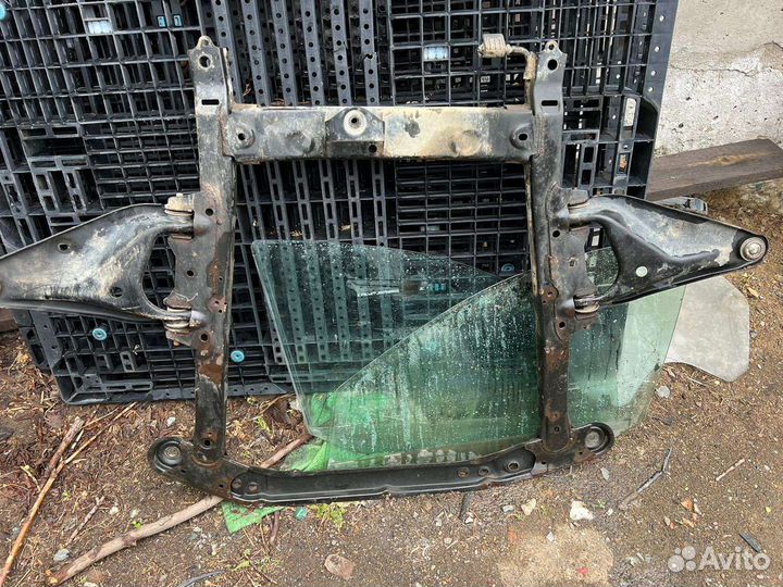 Подрамник на рено логан