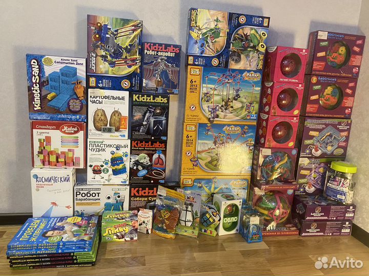 Игрушки развивающие 35 единиц и книги 7 шт