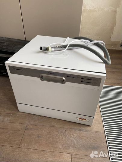 Посудомоечная машина Midea компактная mcfd55200W
