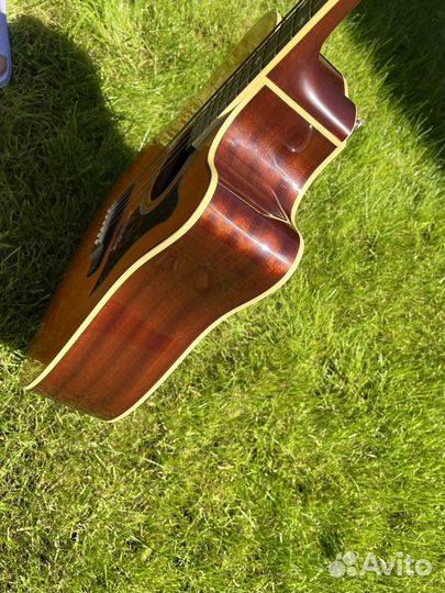 Электроакустическая гитара