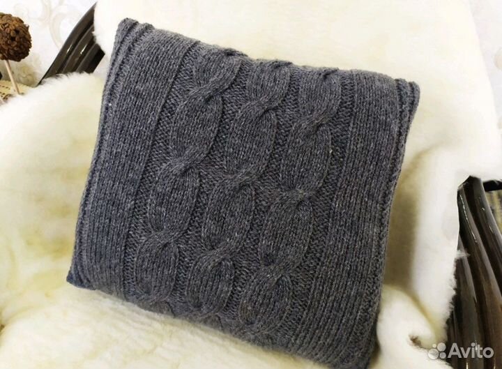 Декоративная вязаная подушка в стиле «Хюгге»