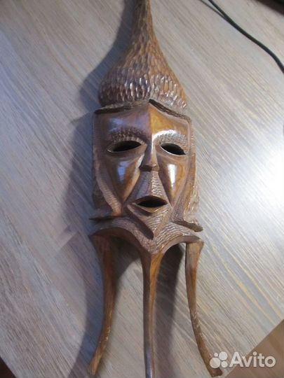 Маска африканская из сандалового дерева