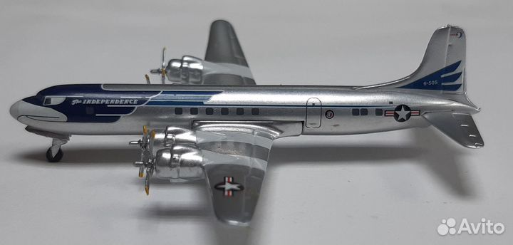 Модель самолета Douglas VC-118 46-0505 1:500