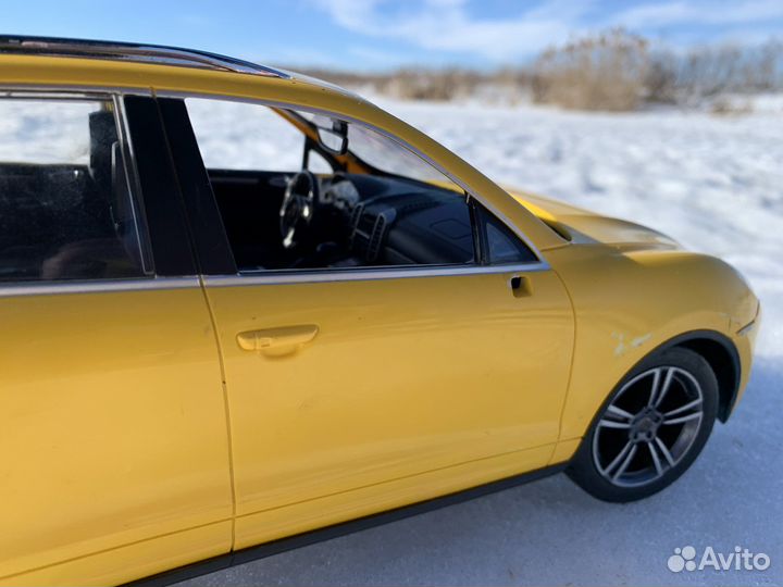 Машинка на радиоуправлении Порш 1/14