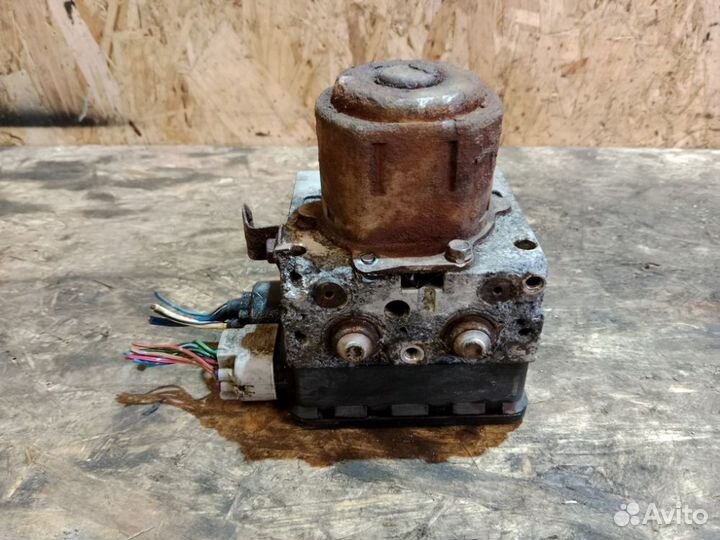 Блок ABS (насос) Toyota Corolla