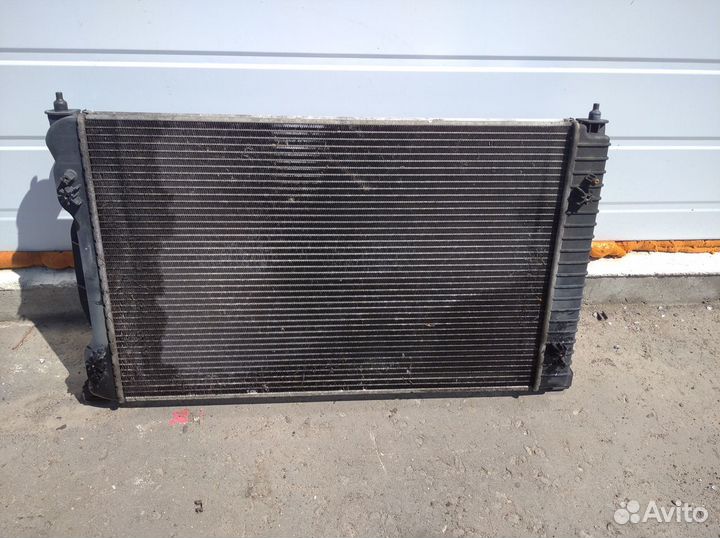 Радиатор охлаждения Audi A4 B7 2004-2008