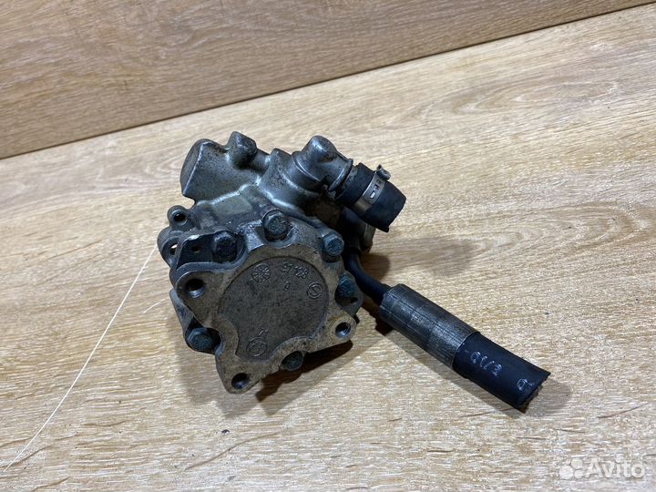 Насос гидроусилителя руля Audi A4 B5