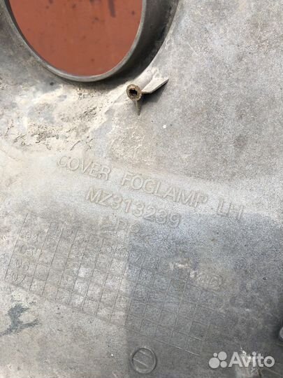 Левая накладка на бампер mitsubishi L200 3