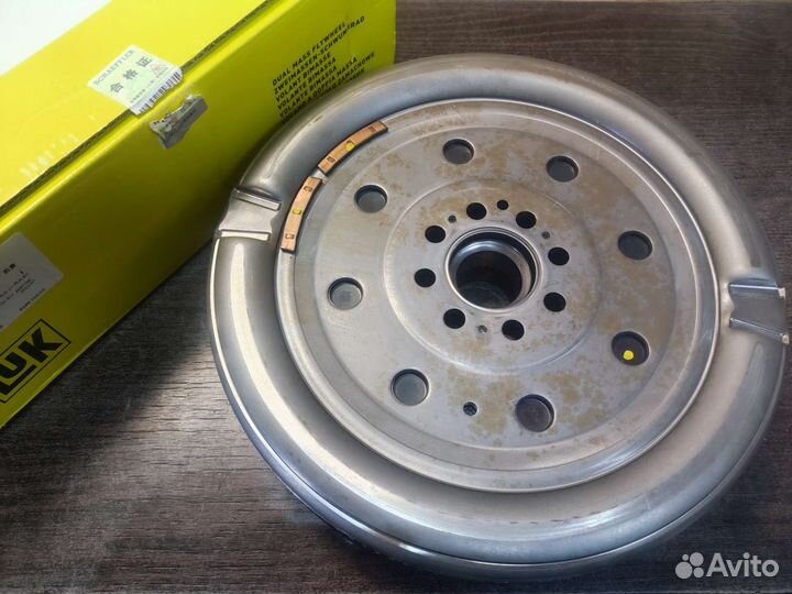 Новый маховик двухмассовый LUK 415033410 MQ250