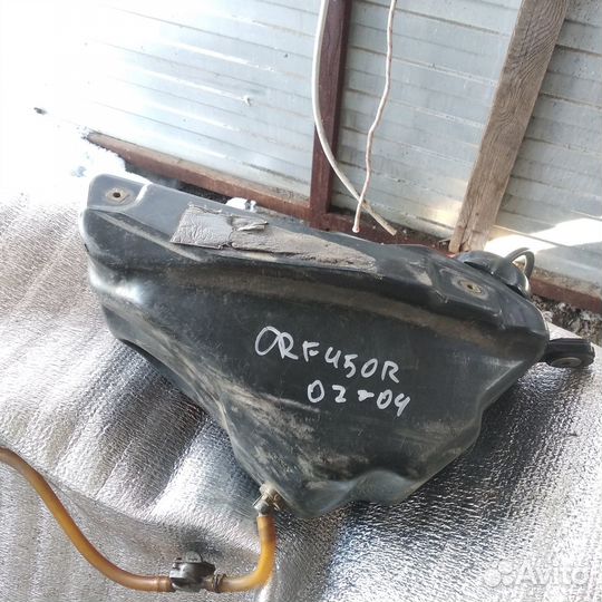 Топливный бак на мото Хонда crf