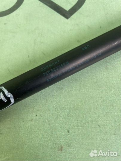 Амортизатор капота Volkswagen Touareg 7L рест. 2