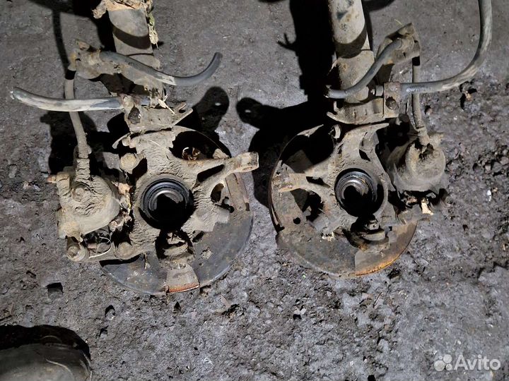 Поворотный кулак Аlmera n15