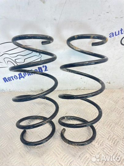 Пружины передние Toyota Corolla ZRE151L 1zrfe 2006