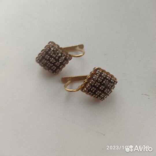 Брилиатовые серги 750проб. 10.3гр. 50т