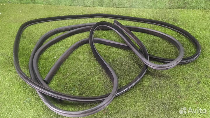 Уплотнение двери пара переднее Land Rover Range