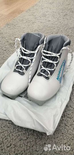 Лыжные ботинки