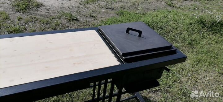 Мангал на стойке, печь для казана и большим столом