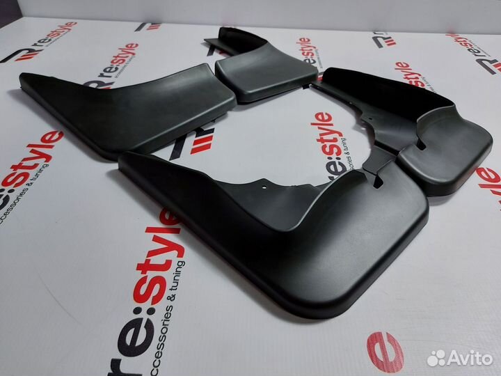 Брызговики Mitsubishi Outlander 10-12г Черные