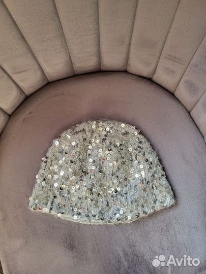 Шапка с пайетками