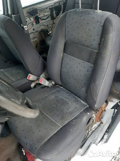 Сиденья комплект Hyundai Getz 1.3 G4EA 2003