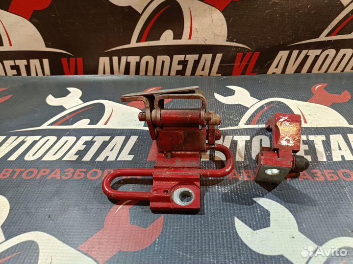 Петли двери задней Skoda Octavia Tour