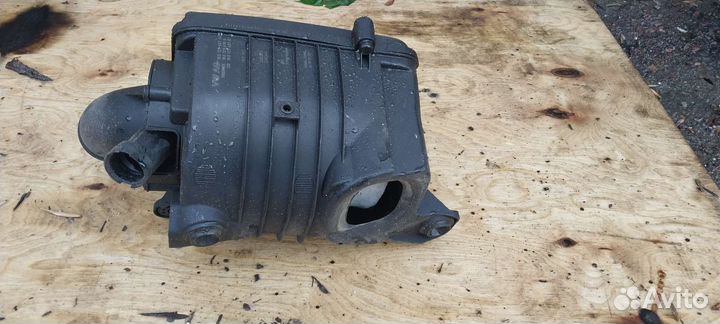 Корпус воздушного фильтра Skoda Octavia A5 BSE 1.6