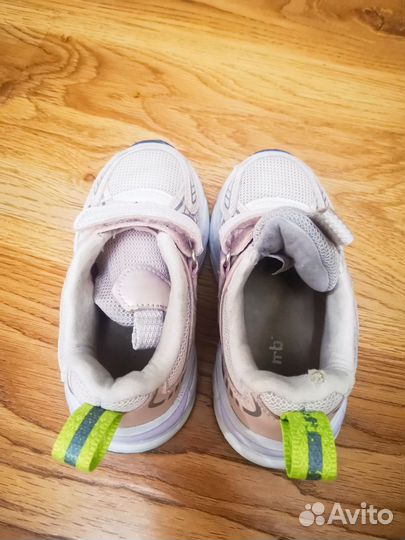 Кроссовки для девочки 25