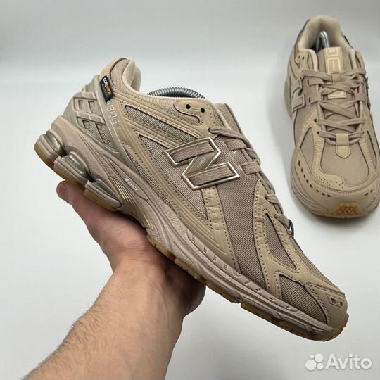 New Balance 1906R - классика жанра