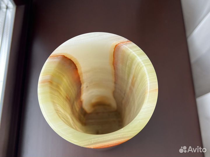 Ваза из оникса