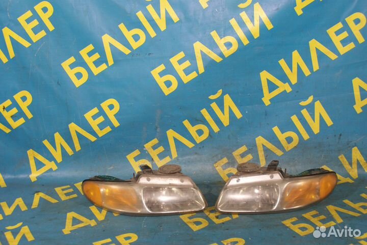 Передняя фара Dodge Caravan 3