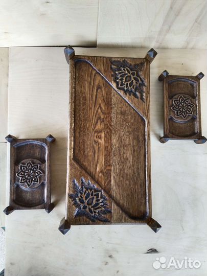 Поднос деревянный на ножках