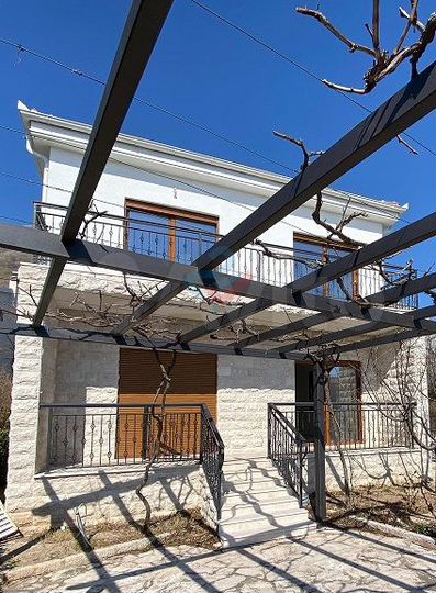 Дом 186 м² на участке 6 сот.