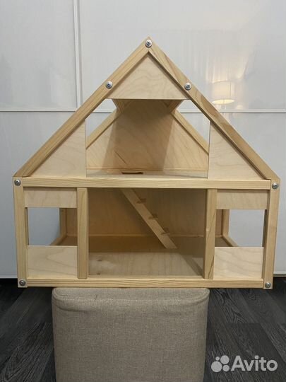 Деревянный кукольный домик