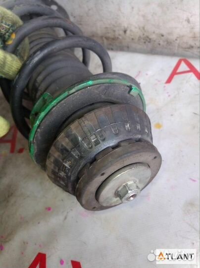 Стойка подвески передний правый honda FIT