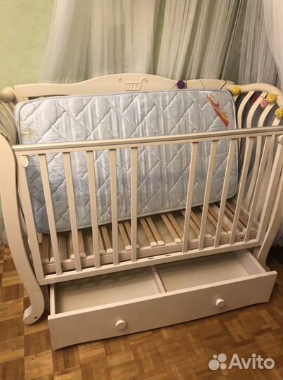 Детская кроватка с маятником Можга