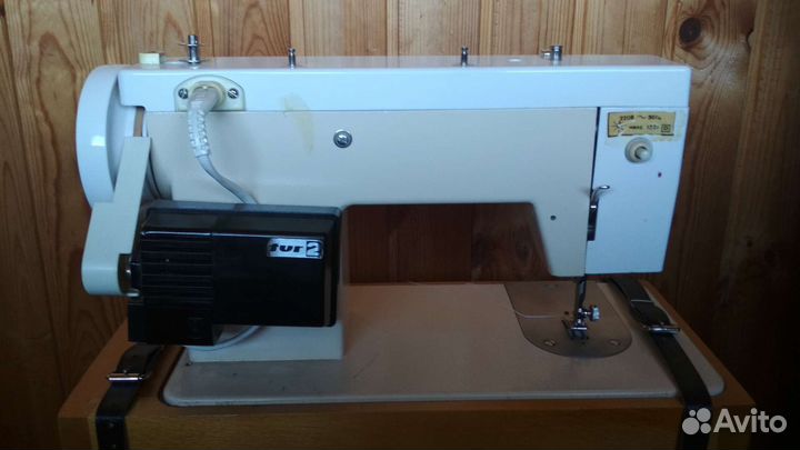 Продаю швейную электрическую машинку