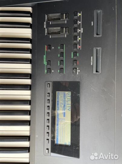 Синтезатор - рабочая станция yamaha SY77