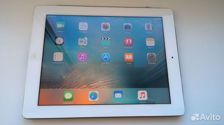 iPad 2 (2011, Wi-Fi + 3G) 64 Gb белый