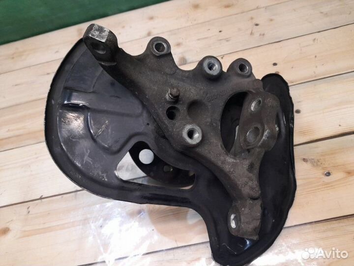 Кулак поворотный передний правый Mercedes C W204