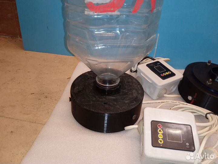 Кормушка для рыб в узв, кур, кроликов и тд