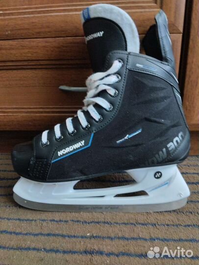 Коньки хоккейные