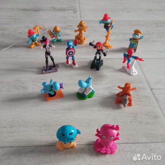 Игрушки из Киндер (смурфики,бегемотики,супергерои)