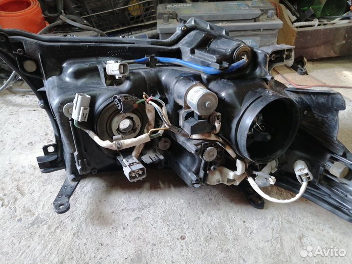 Фара Toyota Land cruiser 200