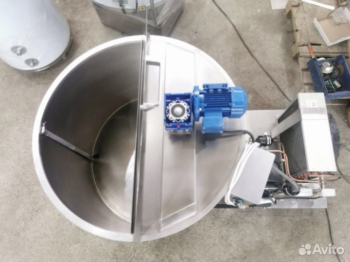 Охладитель молока 1000л / Танк молочный