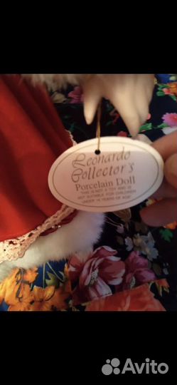Кукла фарфоровая