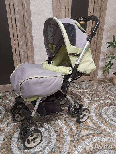 Прогулочная коляска с перекидной ручкой
