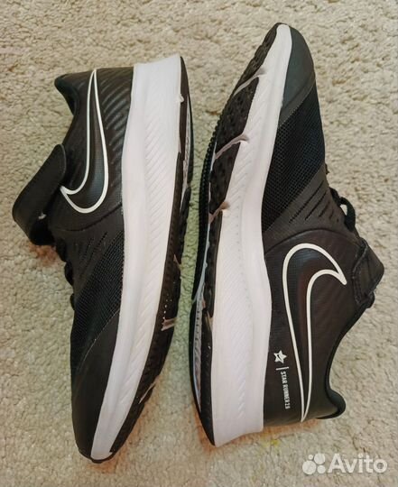 Nike Кроссовки р. 35