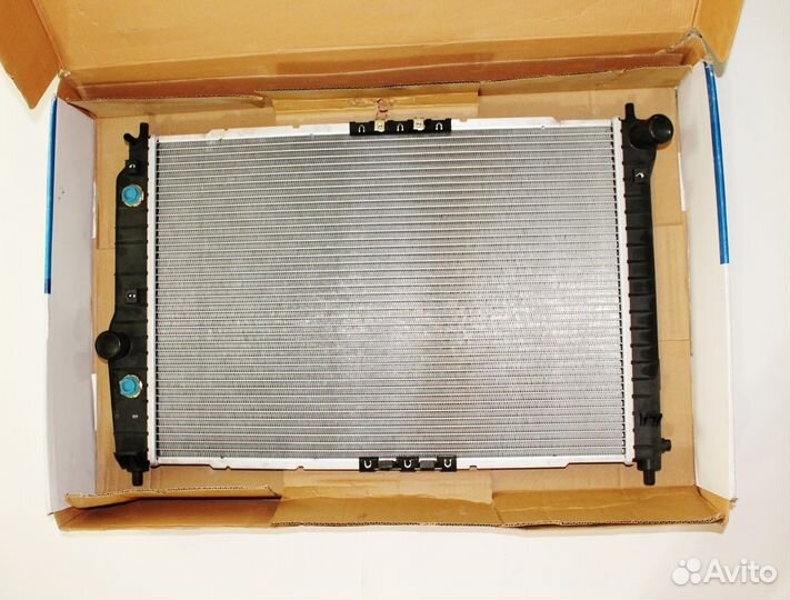 Радиатор двигателя Шевроле Авео 2003-2011