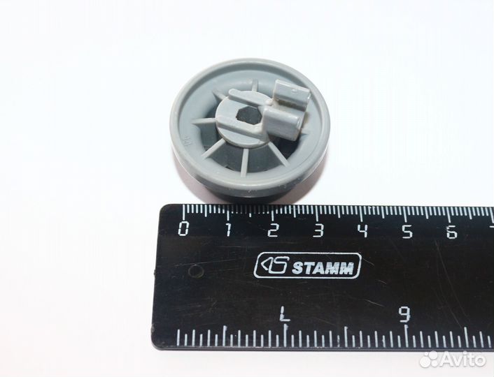 Ролик нижней корзины для пмм Bosch арт. 165314