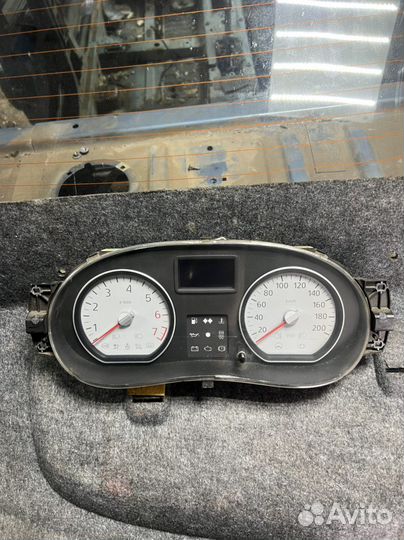 Приборная панель на logan